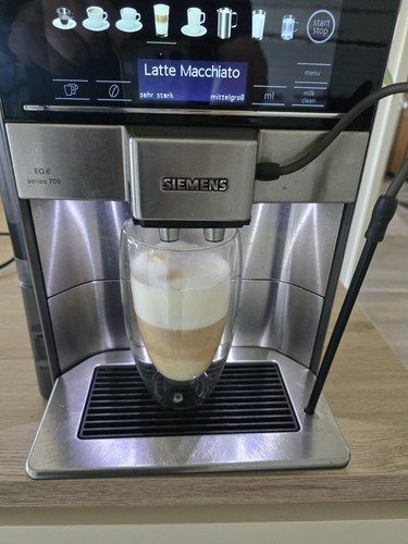 Siemens EQ.6 S700 Kaffeevollautomat Top Zustand siehe Video ca. 3300 Bezüge