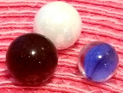 Lot Of 23 Vintage Glass Marbles Swirls Clears Solids Shooter asst. Sizes - Picture 5 of 10
