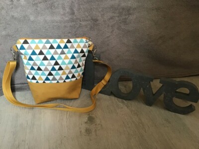  Umhängetasche Schultertasche Tasche Unikat -  Dreiecke senfgelb klein