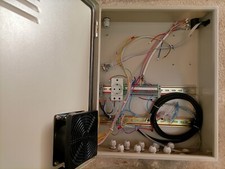 Tableau Électrique en Fer Avec Ventilateur Prise Etc H/530 W/410 D/175 Neuf