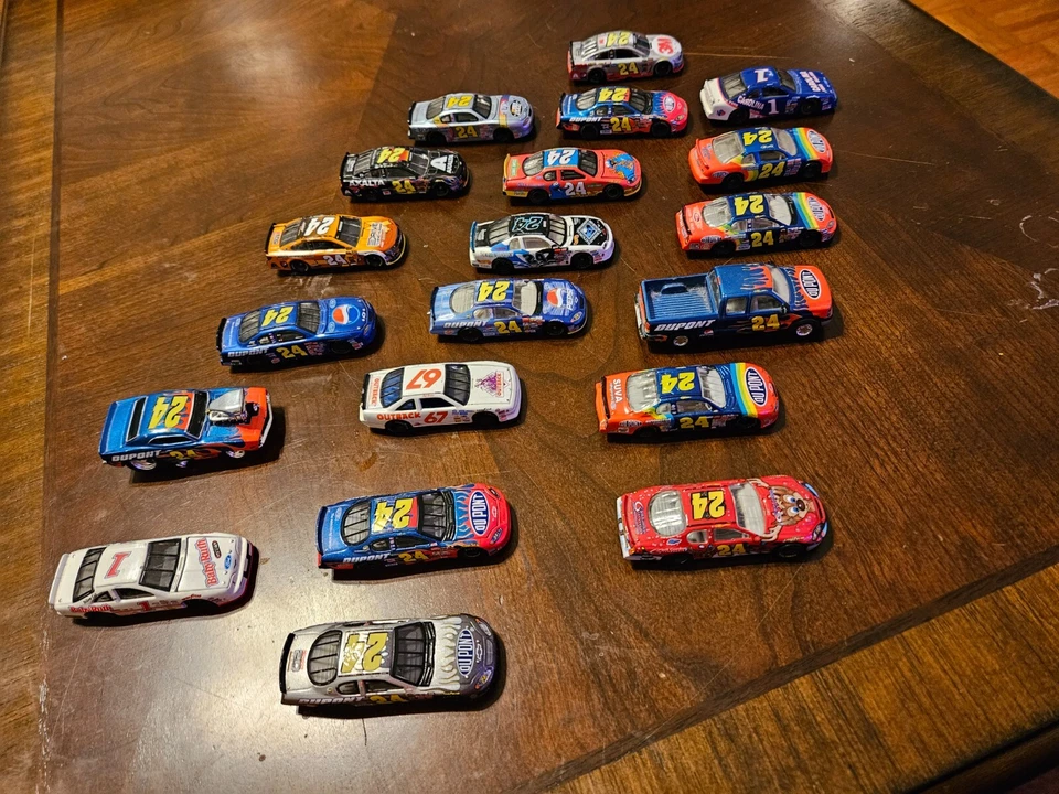 Jeff Gordon Lot of 25 1/64 Nascar Diecast Action Lionel #24 Dupont - Image 2 of 4