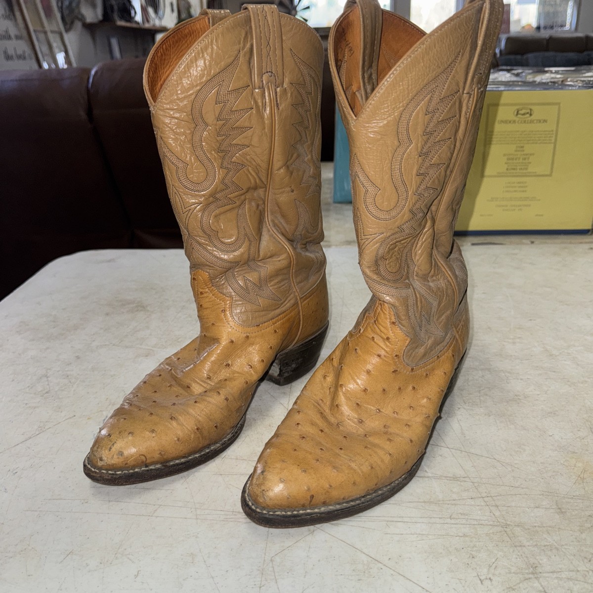 Tony Lama mens tan Ostrich Pointed toe Cowboy boots 8122