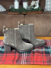 NWOT Crown Vintage Womens Leather Slip On Taupe Chunky Heel Ankle Booties Sz 8.5