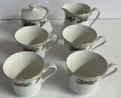 Lot of 4 Centurion Collection Christmas Holly TEACUPS + SUGAR BOWL & CREAMER