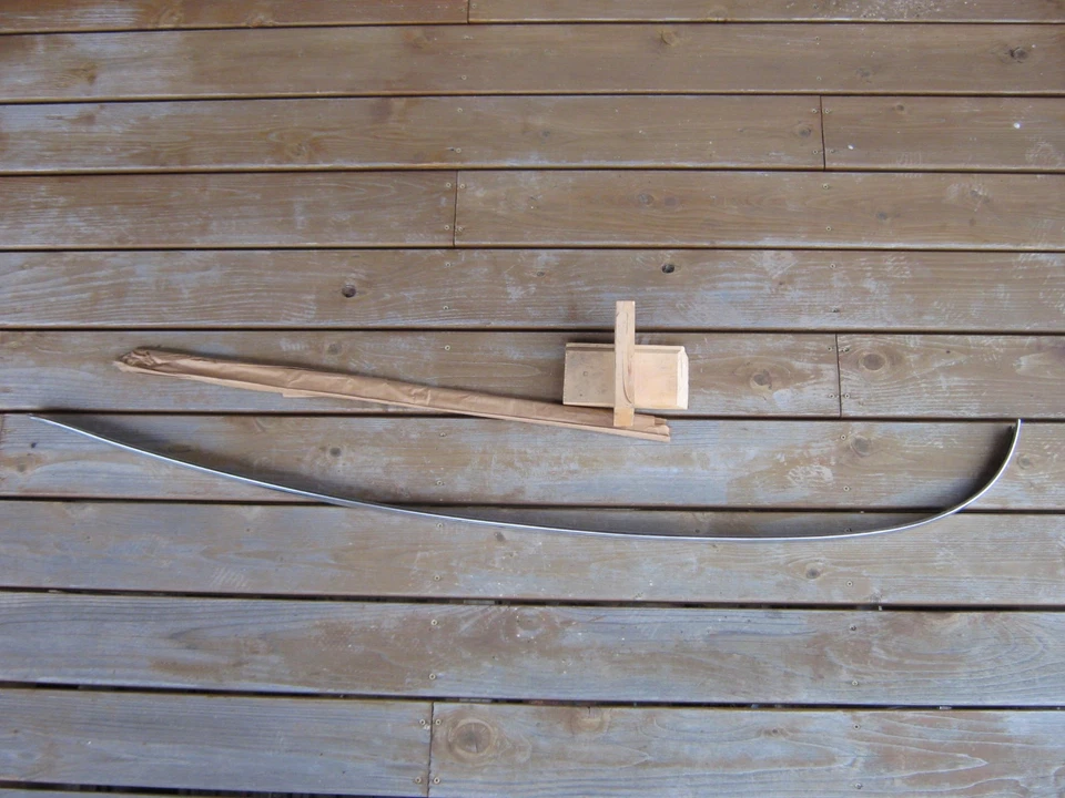 Oldsmobile Series 66 y 68 1941 NOS guardabarros delantero molduras (par) Foto 2 de 3