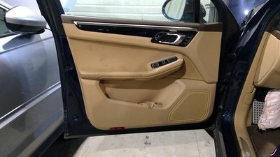 MACAN     2016 Front Door Trim Panel 1047112