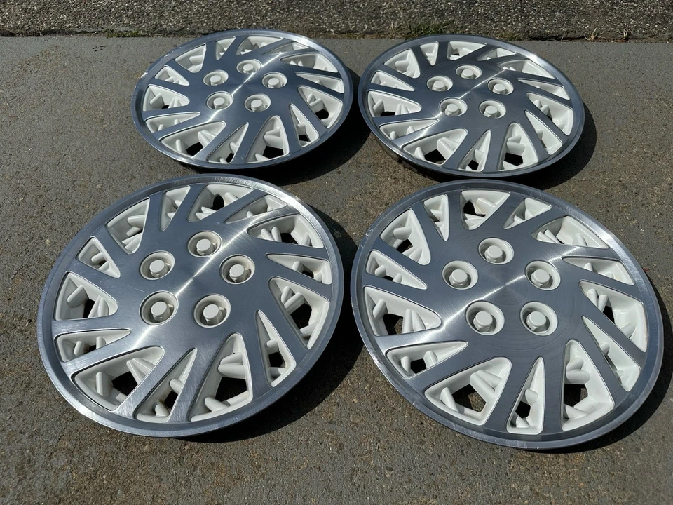 Capas de roda 92-95 Chrysler LeBaron Dodge Plymouth 15” calotas brancas 4472535 - Imagem 2 de 4
