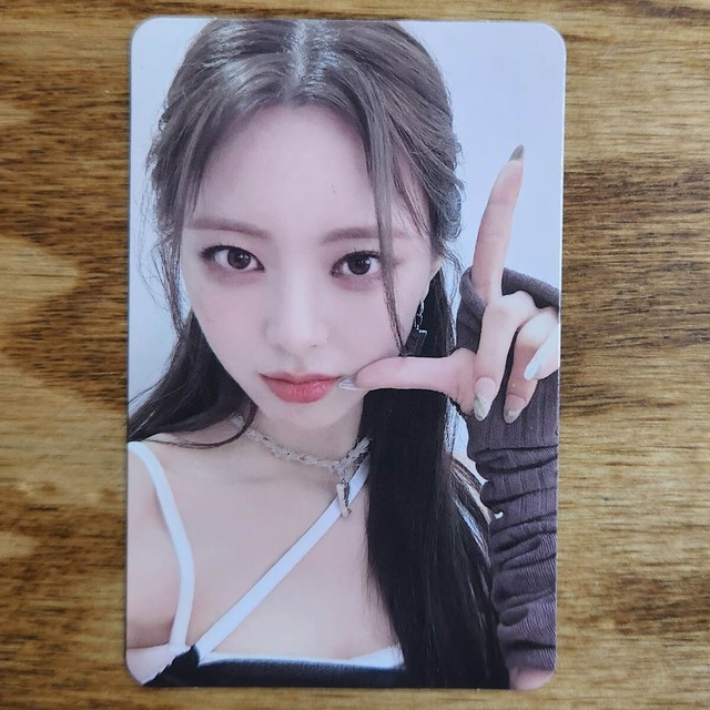 Yuna Official Photocard Itzy Cheshire Limited Edition Genuine Kpop