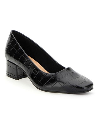 simply be black shoes