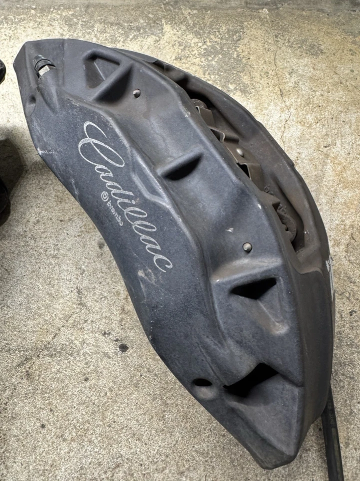 Conjunto de pinça de freio dianteiro Cadillac XTS Brembo 2013-2019 esquerda e direita fabricante de equipamento original - Imagem 2 de 4