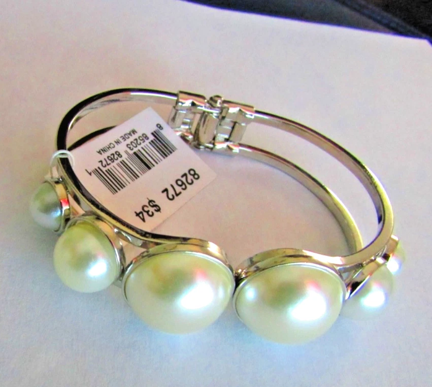 VIVI 珠宝珍珠白铰链手链镀银白色珐琅全新带标签 34 美元 — 第 4/4 张图片