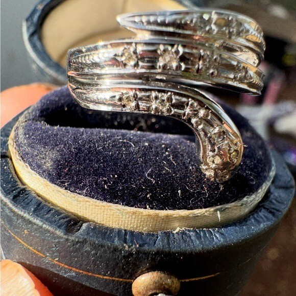 Rare solid platinum genuine diamond snake ring hi… - image 9
