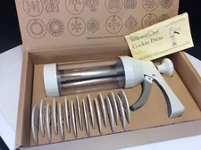 Pampered Chef Cookie Press #1525 Set W/ 16 Assorted Disc Instructions