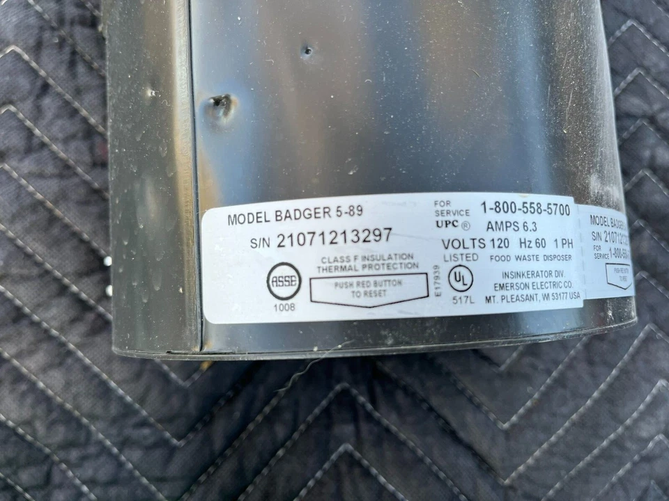 Disparador de residuos de alimentos Insinkeratore modelo bacadora 5-89 5-gl 1/2 HP voltios 120 Hz 60 Foto 4 de 4