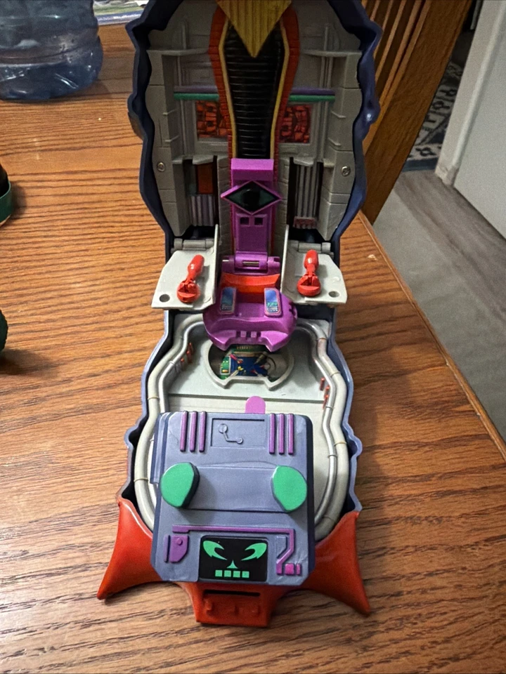 Vintage Reboot Megabyte's Throne Room Mini Playset - Image 4 of 4