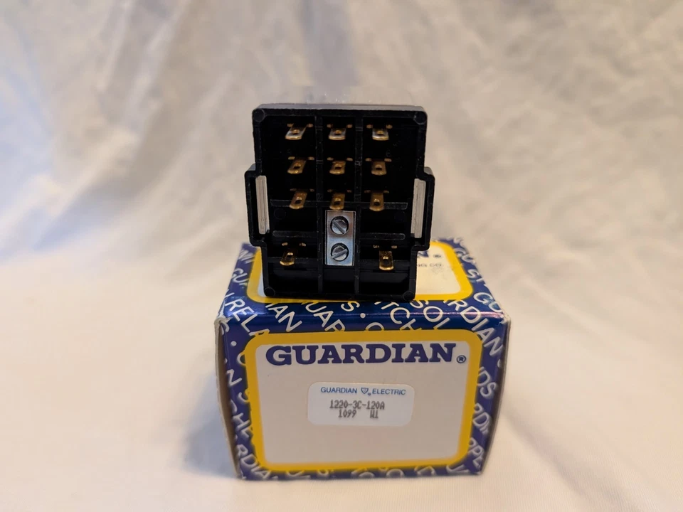 Guardian Electric 1220-3C-120A Power Relay 10A 120VAC Coil 3PDT Plug-In NOS - Image 2 of 4
