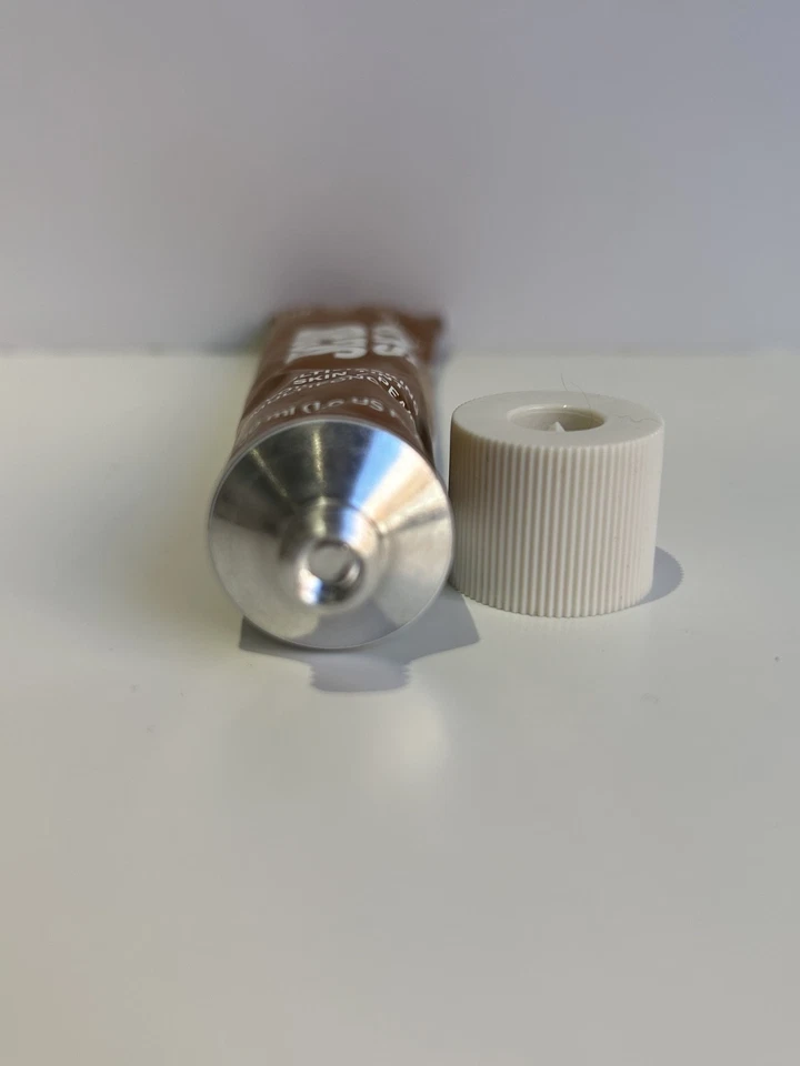 Body Shop Second Skin Tint Deep 1N 30ml | Vegan | Lightweight Coverage - Image 3 of 4