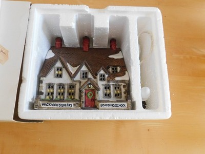 Dept 56 Nicholas Nickleby Wackford Squires Boarding School 59250 retired (LL)