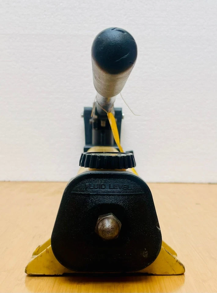 Enerpac P392 Two-Speed Hydraulic Hand Pump 700 Bar/10,000 PSI #8 - Image 4 of 4