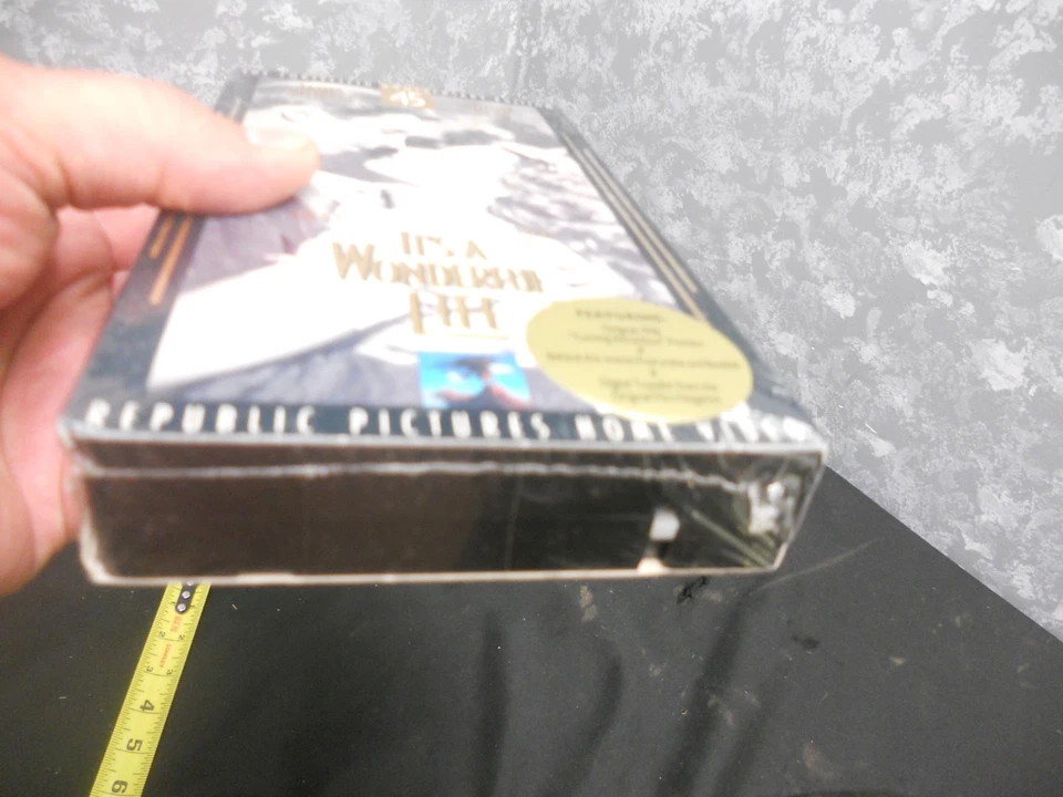 IT'S A WONDERFUL LIFE VHS 45th Anniversary James Stewart Donna Reed New & Sealed - Image 2 of 4