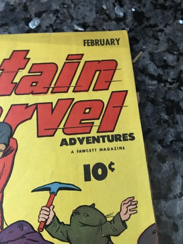 CAPTAIN MARVEL ADVENTURES #32 LOWER COMIC TEARs SEE POCS OTHERWISE NICE - Picture 3 of 12