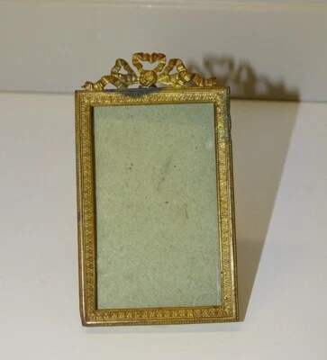 -JOLI PETIT CADRE PORTE PHOTO XIXe Style Louis XVI BRONZE collection VITRINE D - Photo 1/4