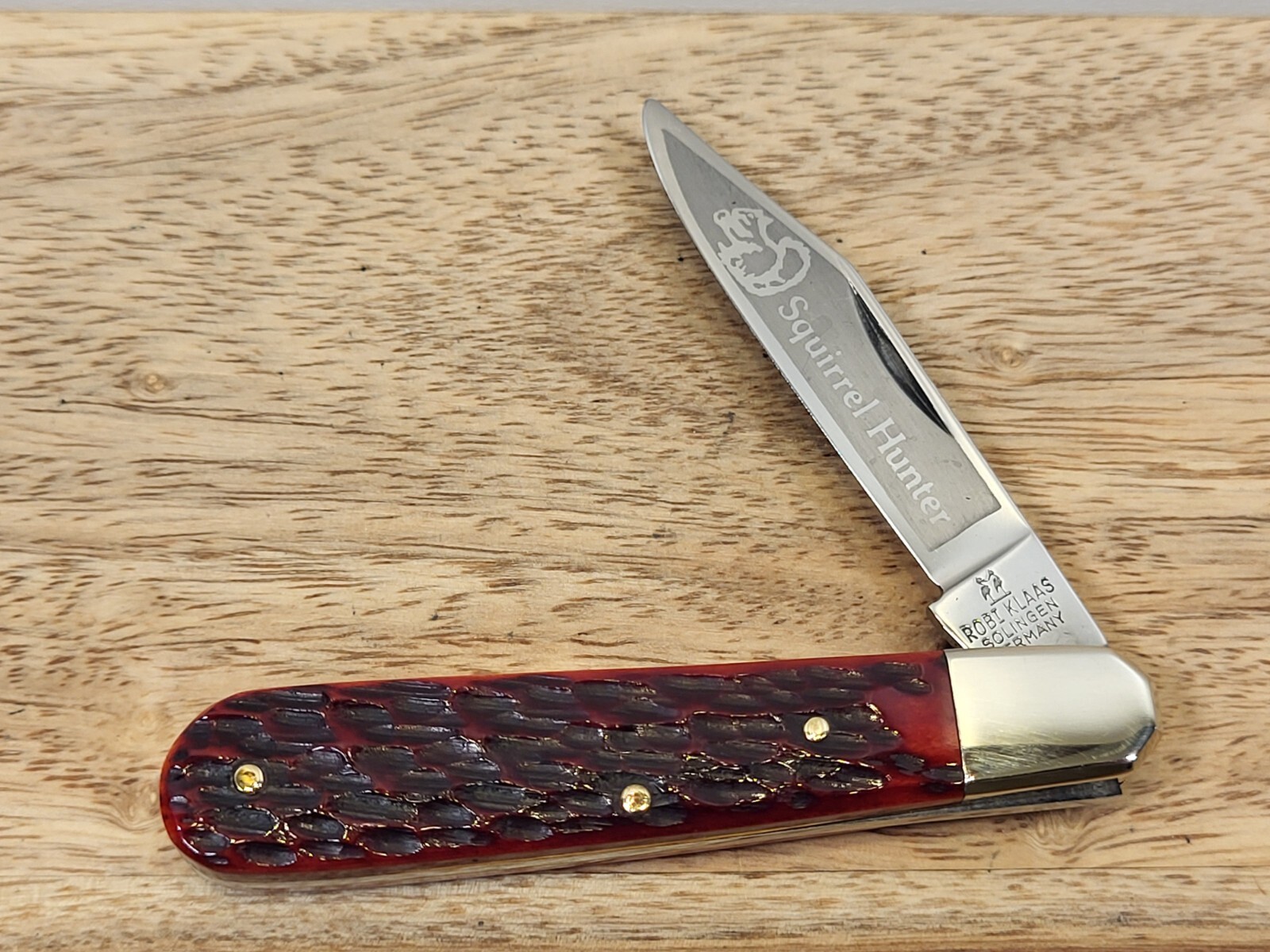 RARE KISSING CRANE (0109108) RED BONE "SQUIRREL HUNTER" POCKET KNIFE