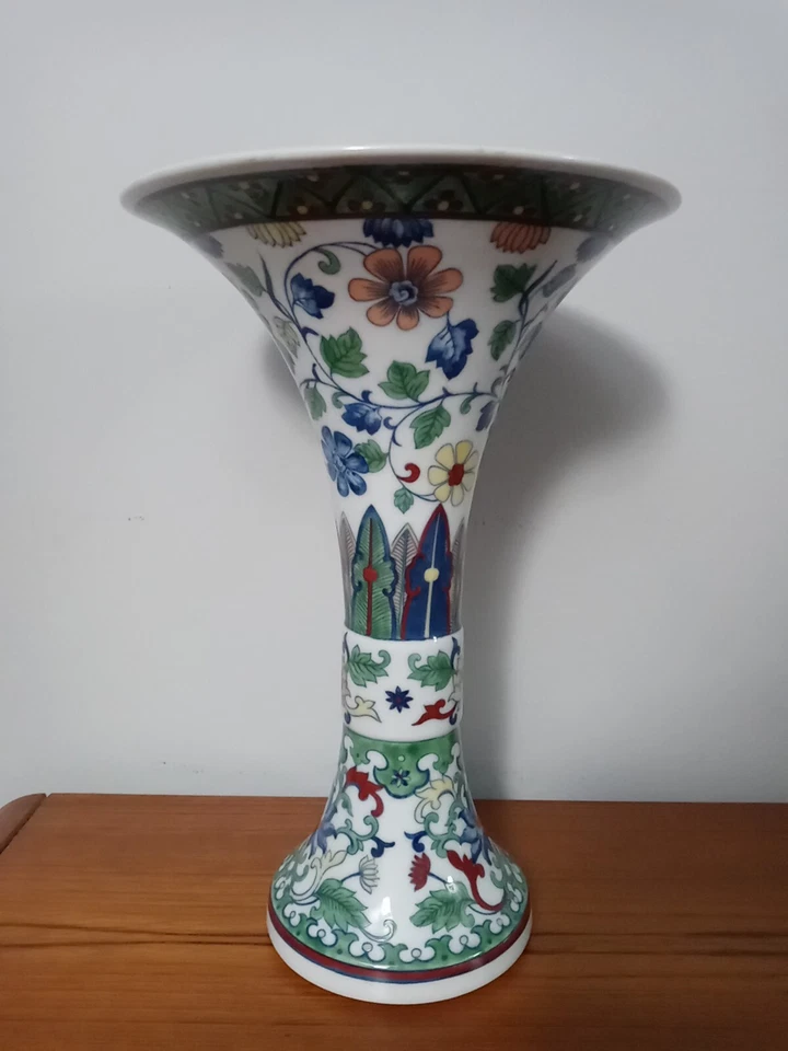 Chinese Porcelain Yongzheng Mark Enamel Flower Horn Vase Reproduction~Beautiful - Image 4 of 4