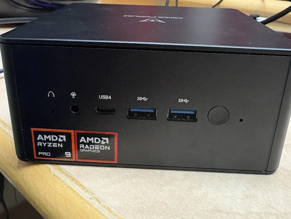 MINIS FORUM UM890 Pro Mini PC / Kein RAM und SSD - Bild 3 von 4