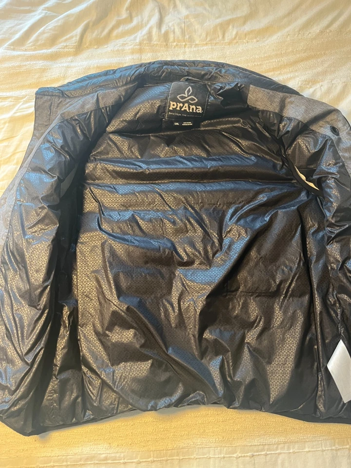 Chaleco PrAna Pequeño Gris Carbón y Negro Aislado Cremallera  Foto 3 de 4