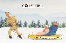 BARCLAY - VINTAGE LEAD FIGURE : B199 530 - MAN PULLING CHILDREN ON SLED RARE   