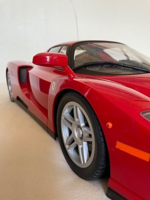Tolles Enzo Ferrari Modell im Maßstab 1:8 von MJC R/C technic 2005 für Bastler