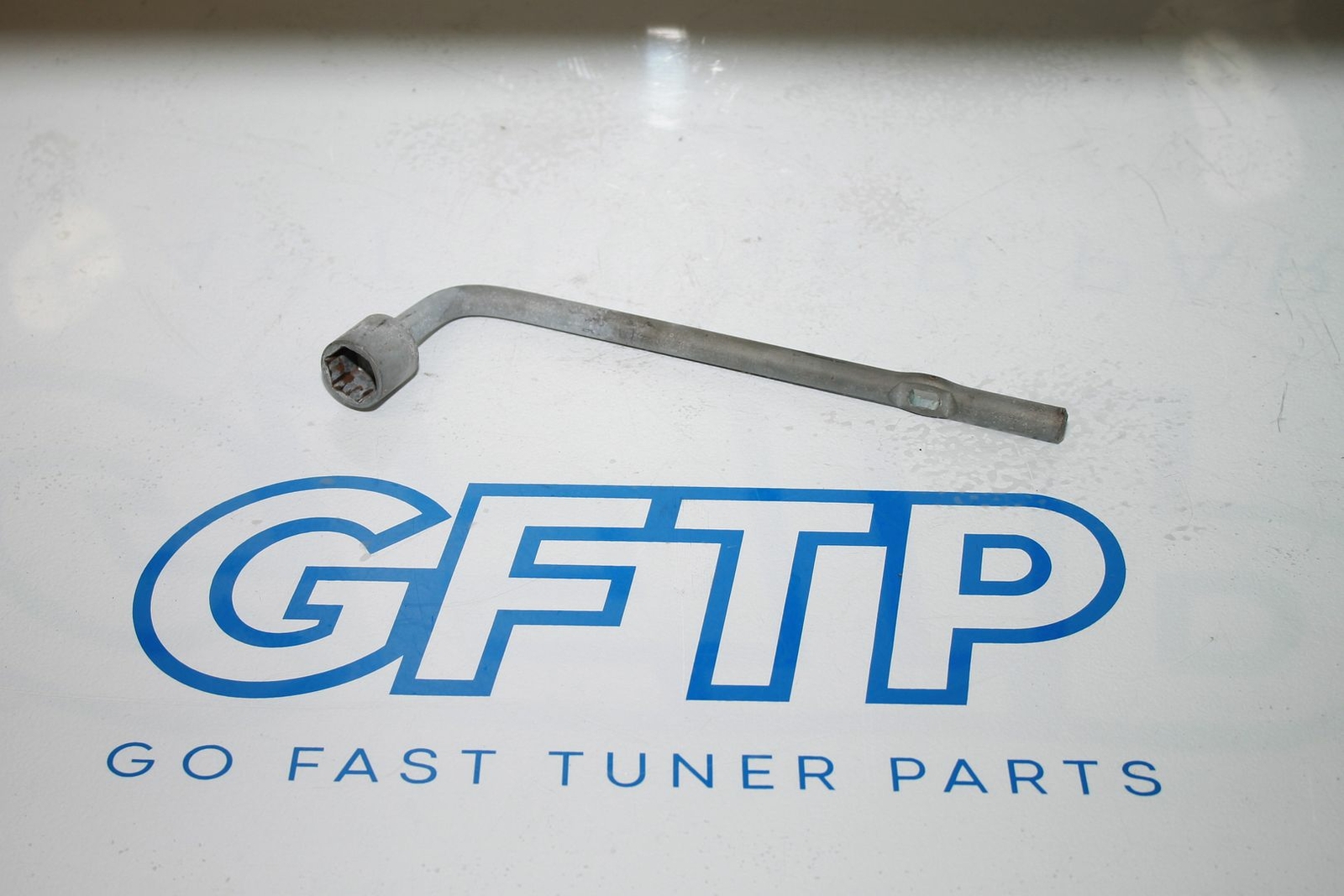 0815 MITSUBISHI EVO EVOLUTION 10 X ROADSIDE ROAD SIDE LUG NUT BREAKER