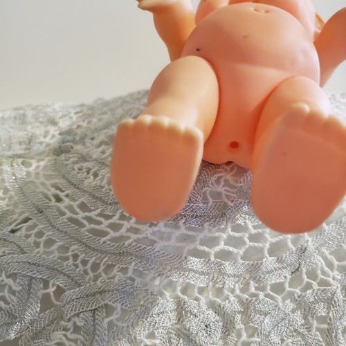 Muñeca Kewpie 8” Vinilo Goma De Colección Años 60 Rara Olla Vientre Retro MCM Juguete Articulado - Imagen 8 de 8