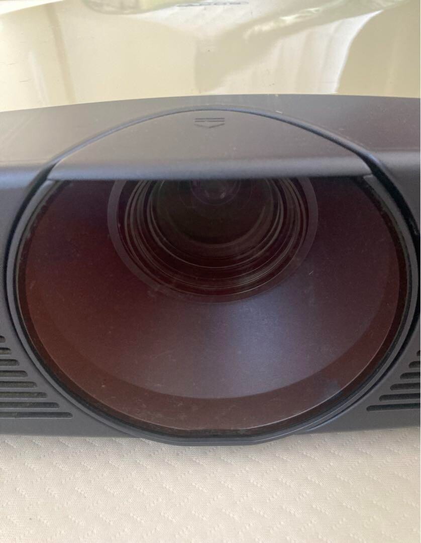 SONY Cineza VPL-HS10 LCD Video Projector with Remote and SONY Cineza VPL-HS10 LCD Video Projector with Remote and