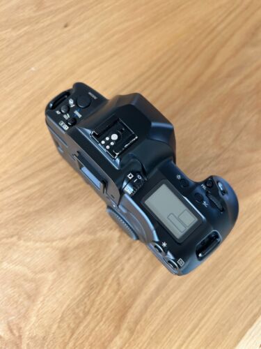 MINT Canon EOS-3 35mm Film Camera Body Only Tested & Working - Picture 3 of 7