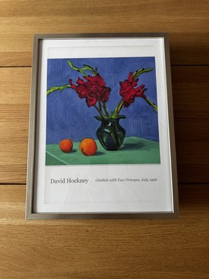 David Hockney Gladiolen mit zwei Orangen Juli 1996 Druck gerahmt Silber