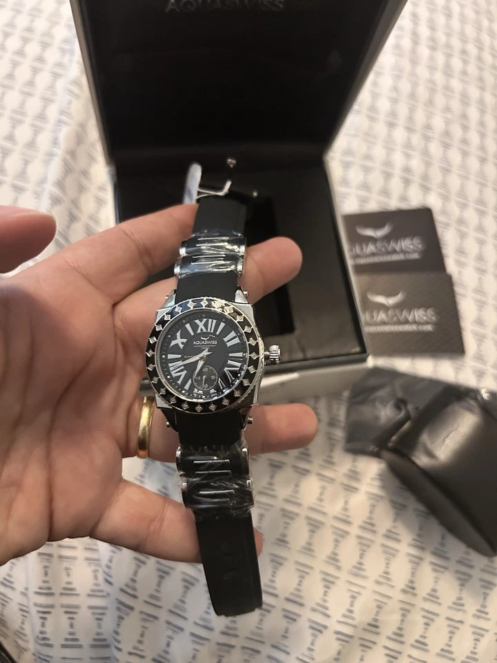 Reloj Aquaswiss 62LD2402 ~ 24 Diamantes ~ Banda Negra ~ Nuevo Foto 4 de 4