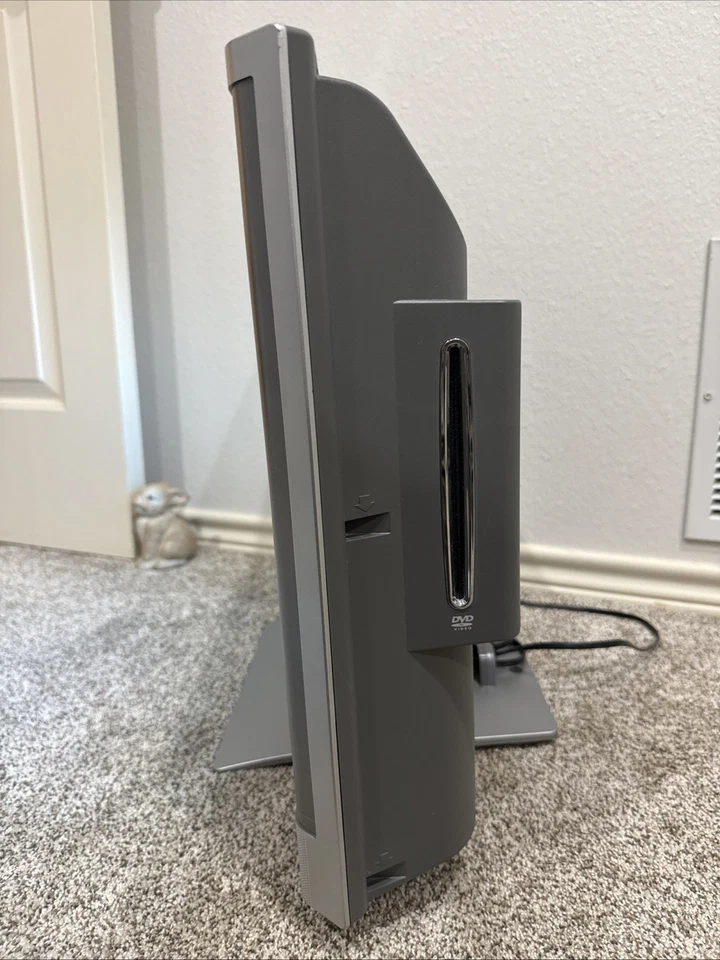 Toshiba 23HLV85 23” TV DVD Combo TheaterWide HDMI VGA AUX Gaming No Remote READ! - Image 4 of 4