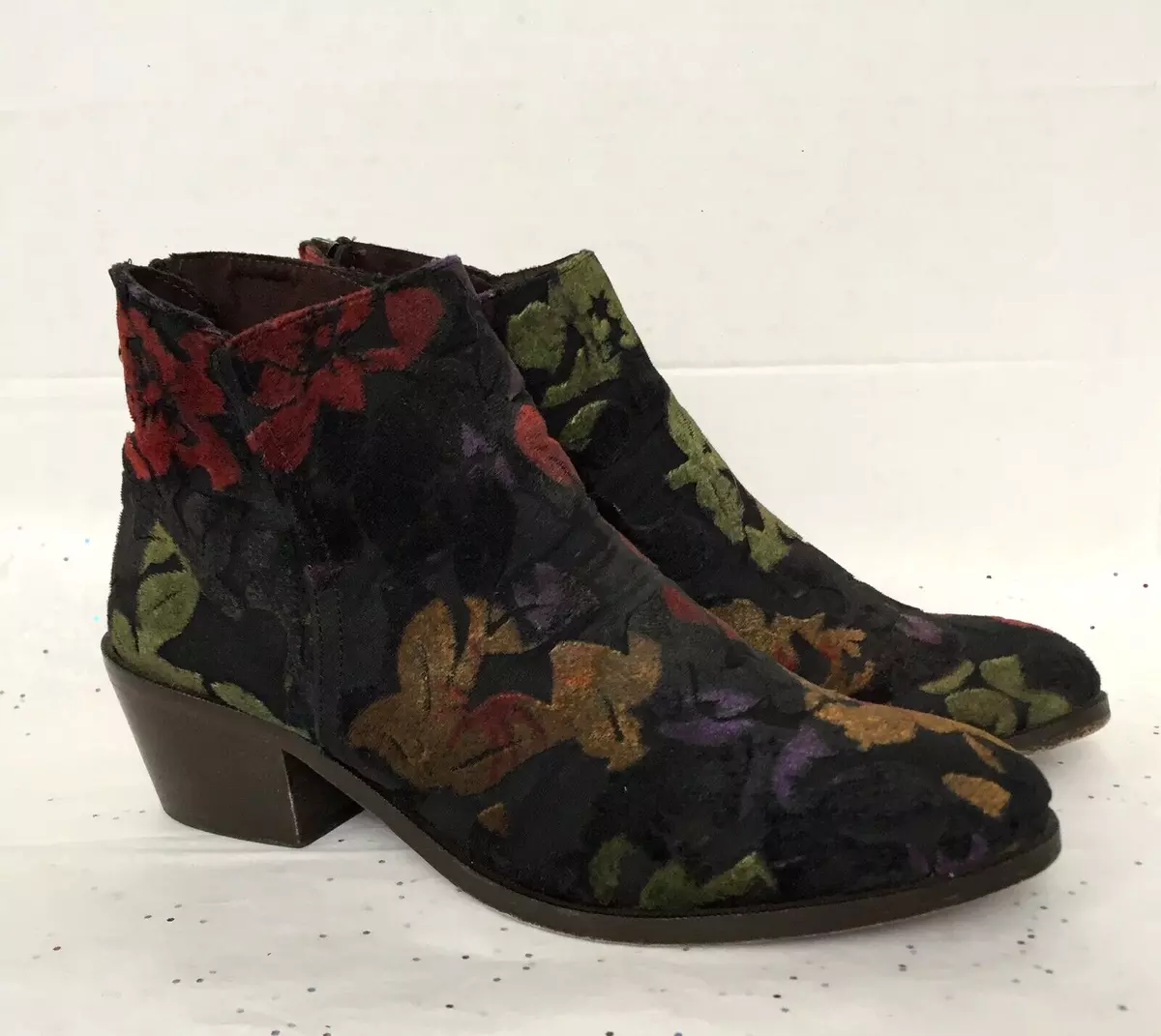 Velvet hotsell floral boots