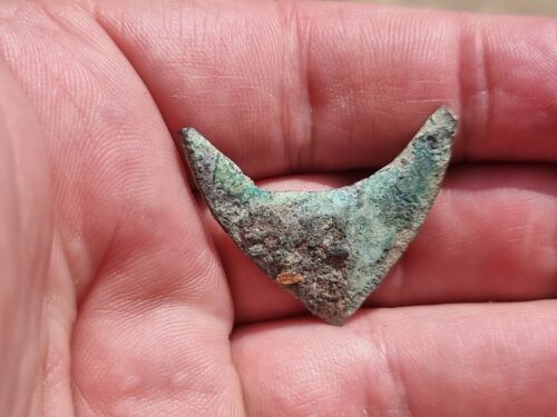 Celtic bronze pendant in uncleaned as found condition in Britian in the 70s L61f - Picture 1 of 5