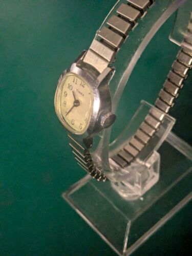 Vintage Timex Silver Tone Wind-up Analog Women's Watch Working Condition - Picture 2 of 5