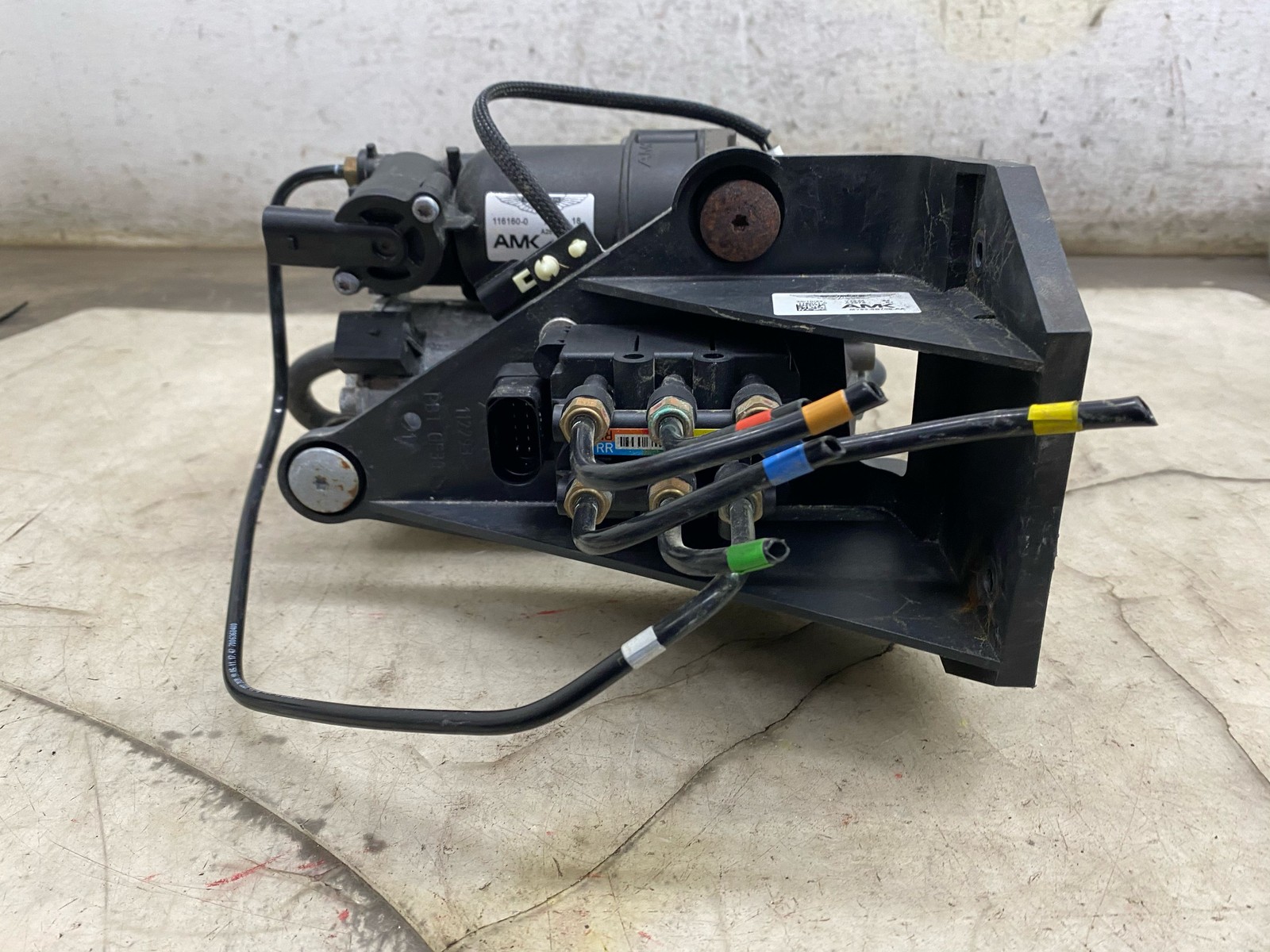 2020-2024 ASTON MARTIN DBX OEM AIR RIDE SUSPENSION COMPRESSOR MY83-5B708-AA