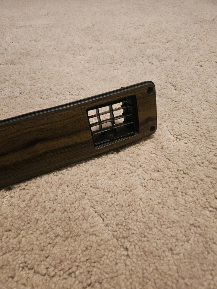 Portavasos Dodge Dakota 87-96 bisel de borde de tablero OEM grano de madera original Foto 3 de 4