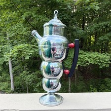 Vintage 1930s Farberware Art Deco &ldquo;Bubble&rdquo; Cocktail Shaker &ndash; Chrome Barware