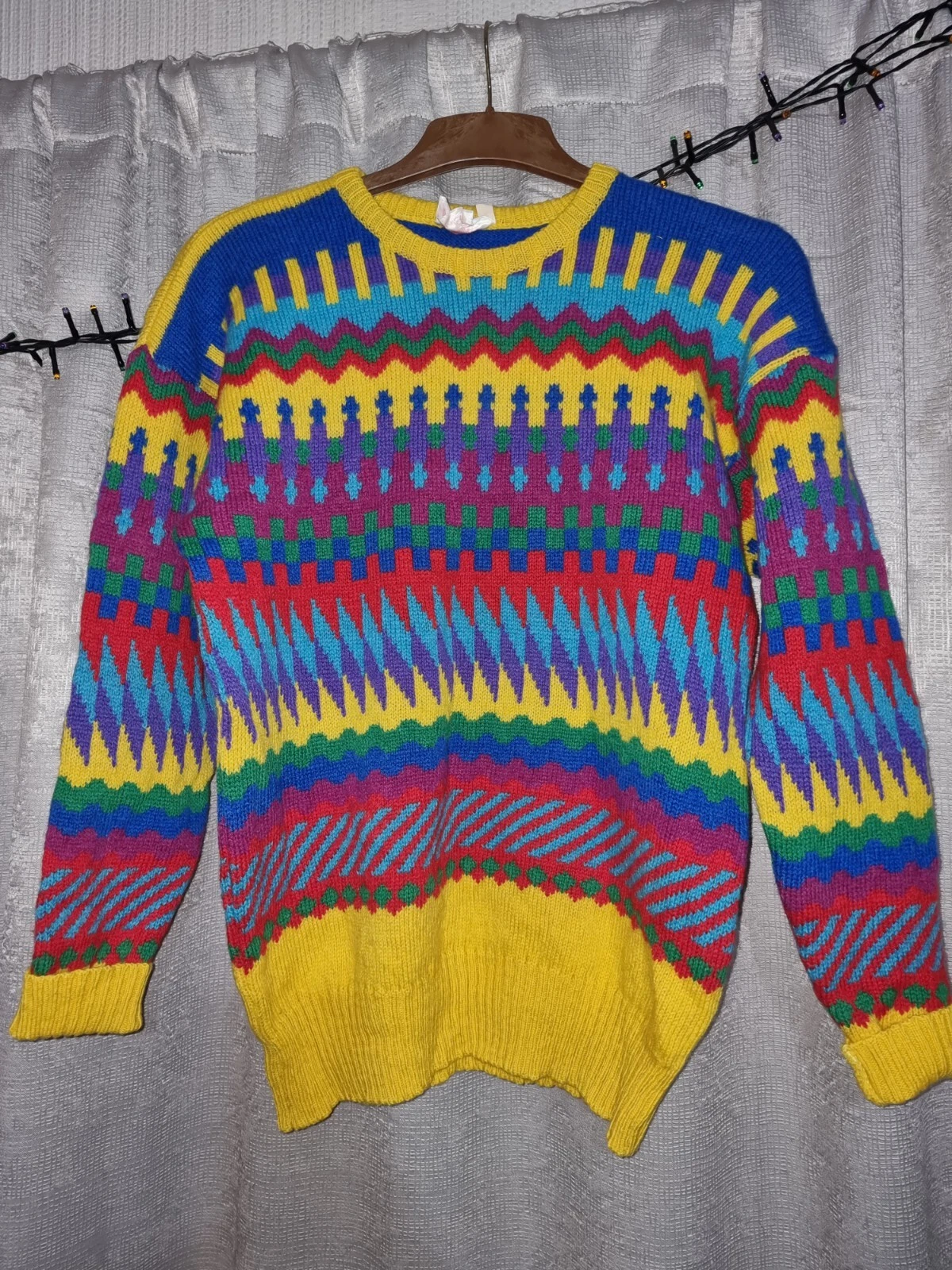 Vintage Bright Patterned 100% Wool Jumper SCOTLAND Medium