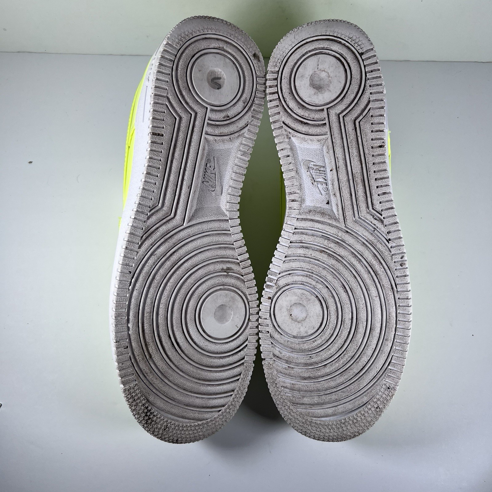 Nike Air Force 1 2017 Volt Lace Up Athletic Shoes Sneakers Men's 9.5 AJ9505-700 thumbnail 7