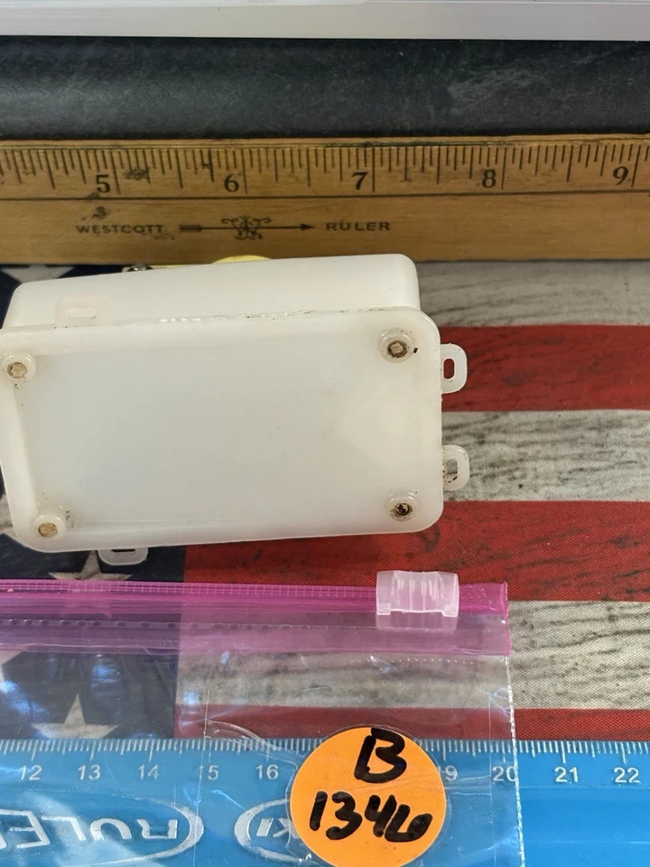 VINTAGE ASSOCIATED GT 1/10 Fuel Tank No Leaks / PreOwned - Image 4 of 4