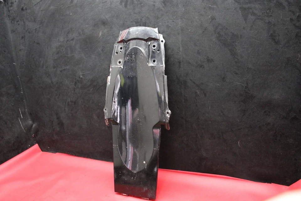 05-2006 Carenado trasero debajo de la cola Suzuki GSXR1000 OEM #7412 Foto 2 de 4