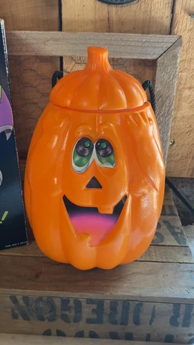 Plato de caramelo calabaza espeluznante de colección Halloween grito, flash de ojos funciona con batería - Vídeo 1 de 1